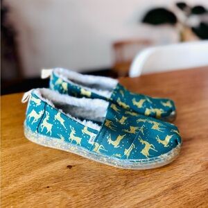 BNWOT Toms Christmas fur sneakers